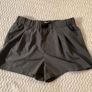 Halara Women’s Water Repellent tie waist shorts with Pockets size medium